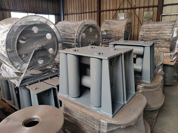 CBT3062-2011 Four Rollers Fairlead Type B 4373199.jpg CBT3062-2011 Four Rollers Fairlead Type B 4.jpg